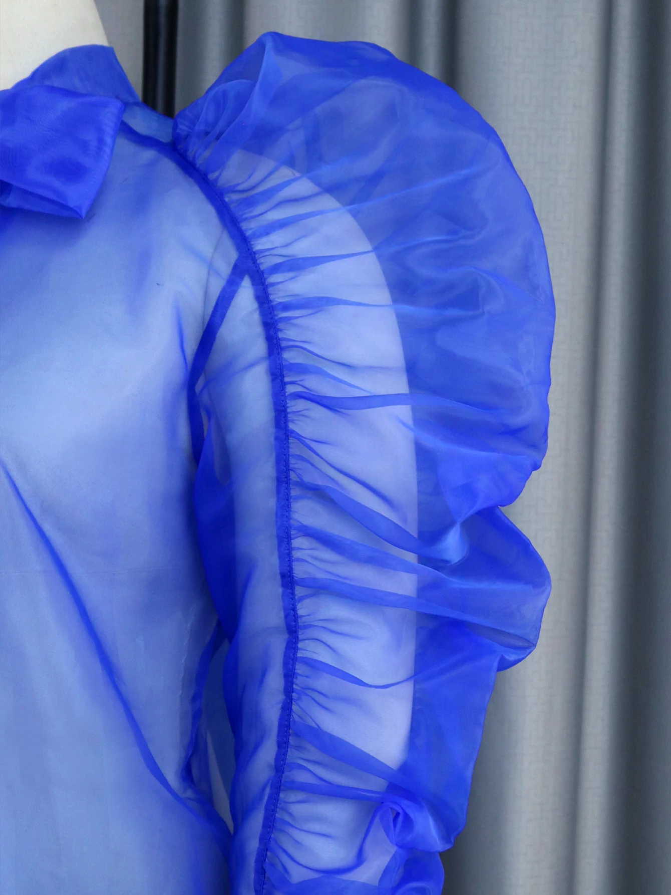 Рисунок 5 - Блузка женская с длинным рукавом-фонариком