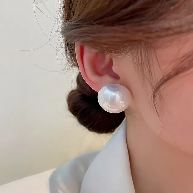 Trend 2.0CM Big Imitation Pearl Round Stud Earrings Minimalist Statement Brincos for Women Geometric Party Wedding Girl Gifts 1