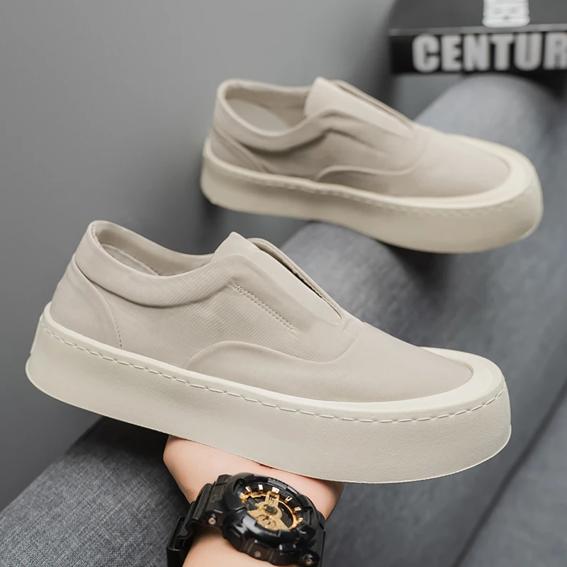 Spring and summer men's shoes are breathable, casual, versatile, lightweight, convenient, and easy to wear with just one foot 5