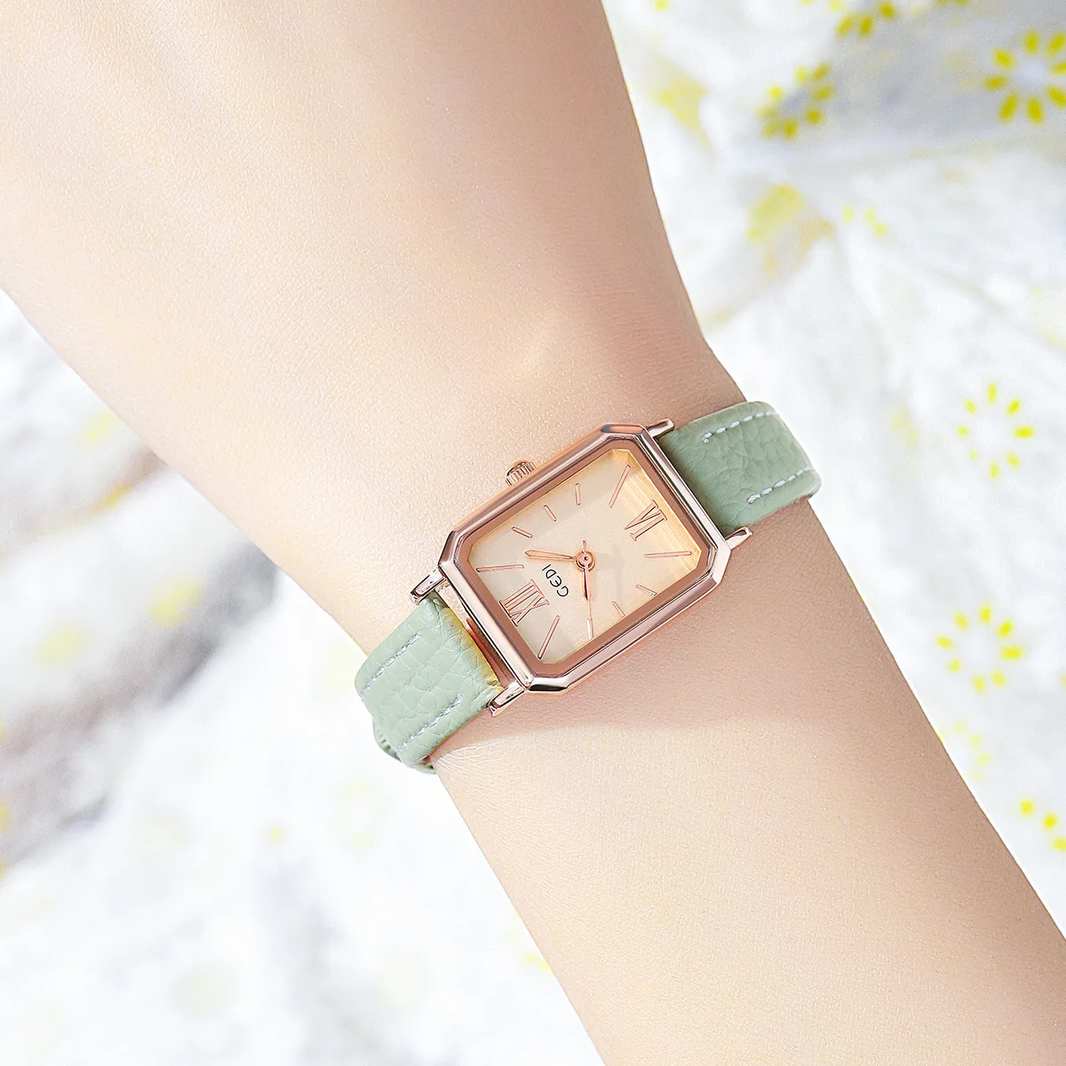 Free shippings Fashion Simplicity Square belt Watch For women's girl student Chain watch strap watch Women's accessories
