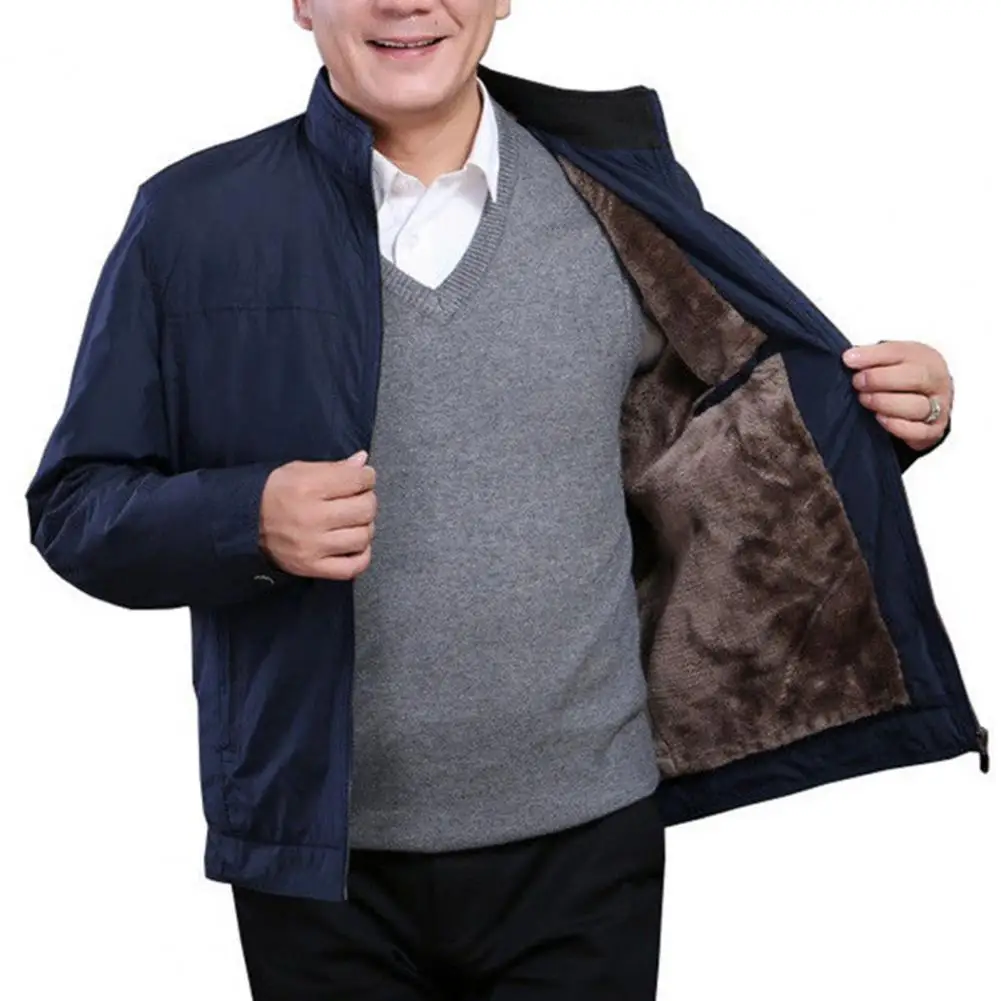 Рисунок 2 - Толстая бархатная мужская куртка среднего возраста