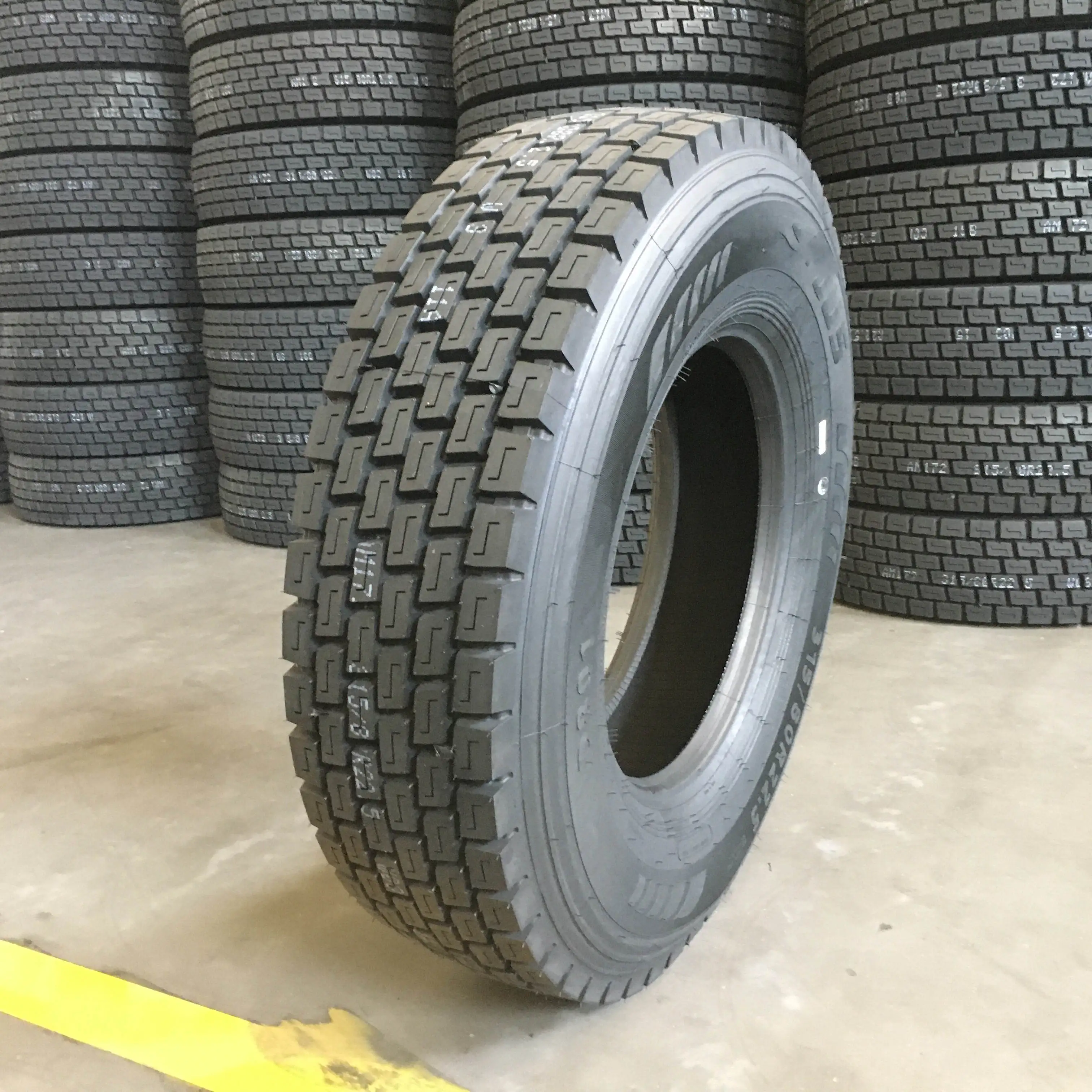 China factory 215/75R17.5 235/75R17.5 265/70R19.5 radial drive wheel truck tyres