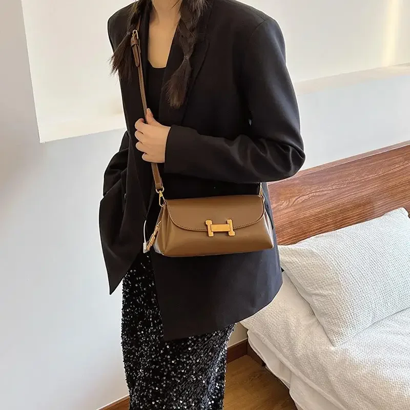 حقيبة كروس بودي بتصميم كلاسيكي فاخر للمرأة، تتميز...