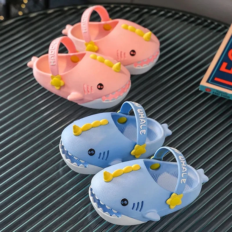 Kids Colgs for Boys Girls Lightweight Slippers Outdoor Summer Beach Sandals Children Non-slip Cute Shark Women Adult Shoes
