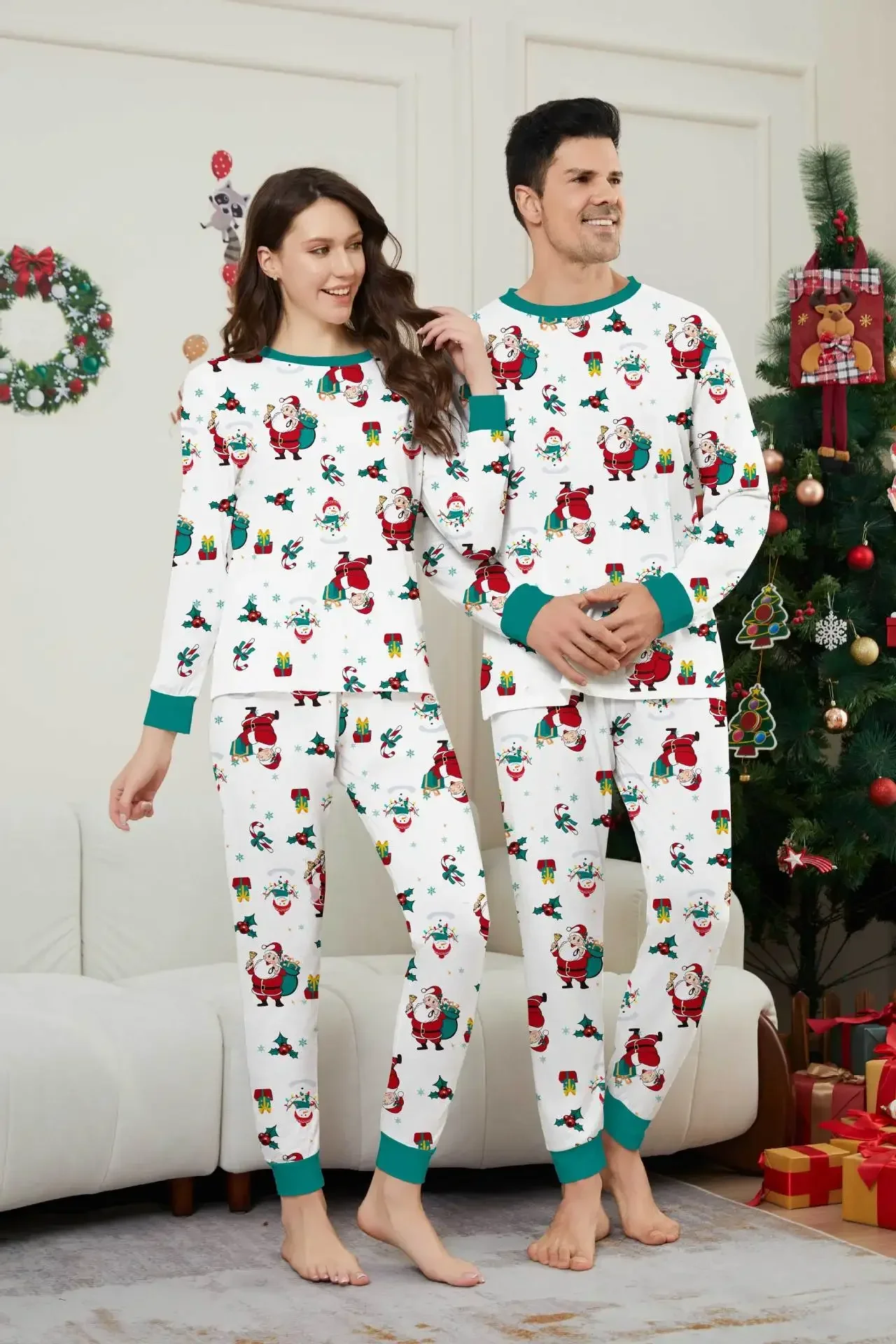 thumbnail image 4 of Conjunto de pijama con estampado de dibujos animados para toda la familia de Navidad 2024, ropa a juego para padres e hijos, traje de 2 piezas, ropa de dormir para bebé y perro, 4 of 5