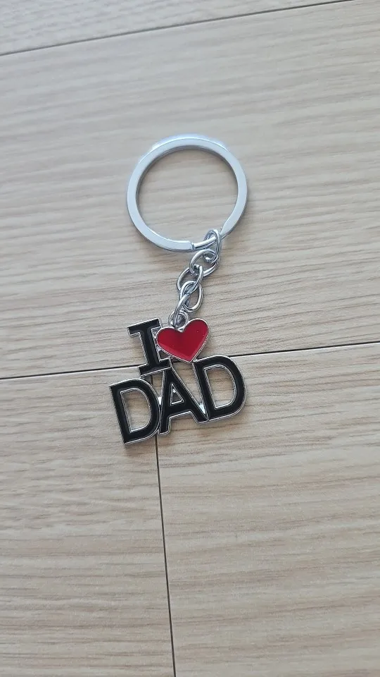 I Love MOM & MAMA & DAD & PAPA Hollow Letter Keychain – Gift for Women & Men