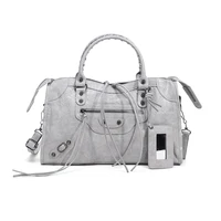 Sac à main bandoulière grande capacité pour femme, collection automne-hiver 2026, style urbain et motard, sac fourre-tout de luxe de créateur 1