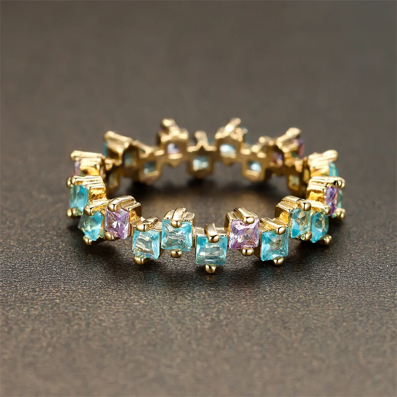 Exquisite Luxury Crystal Zircon Engagement Ring in Yellow Gold