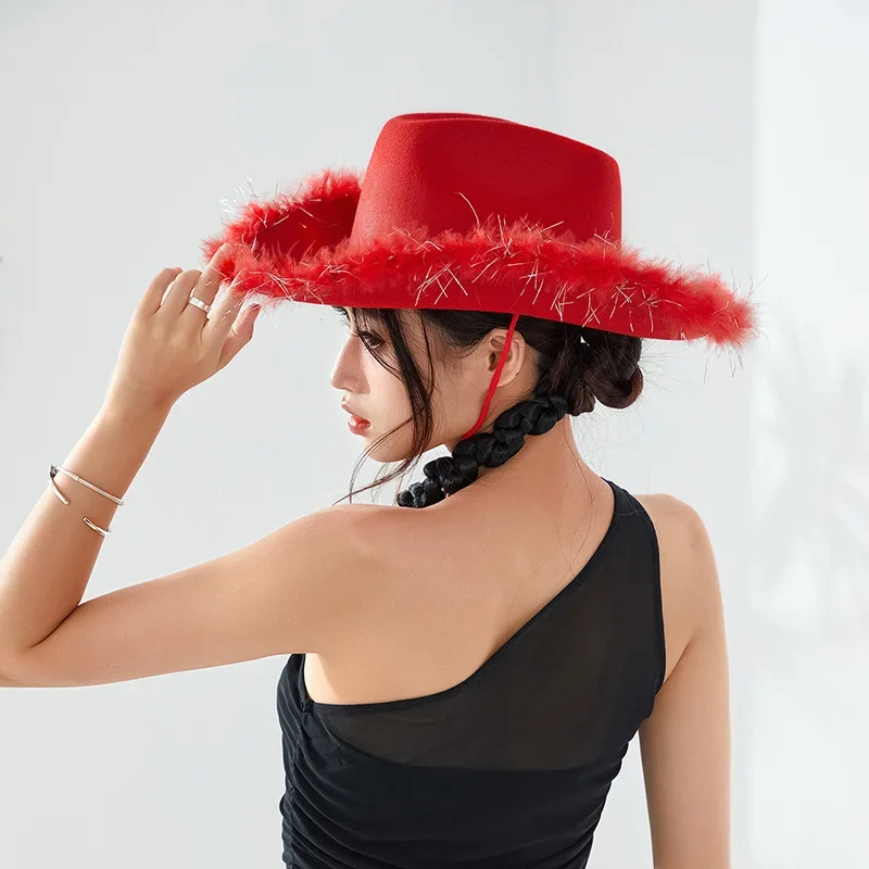 Damen Cowboyhut Aus Vlies – Rosa, Mit Flauschiger Feder, Breiter Krempe & Verstellbarem Kordelzug
