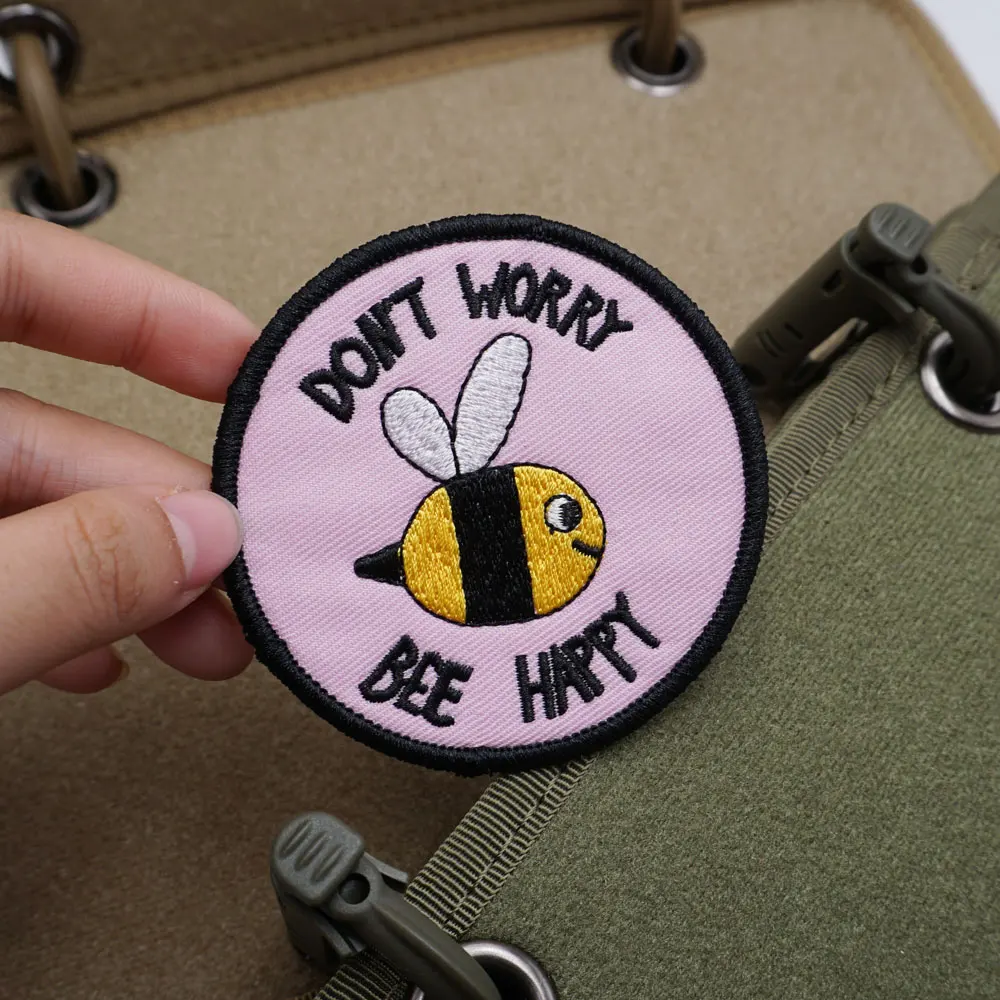 אל תתעכח להיות מאושר, דבורה, תפרי רקמה איכותיים, תגיות ותגיות עם תליונים, לבגדים, כובעים ותיקי גב