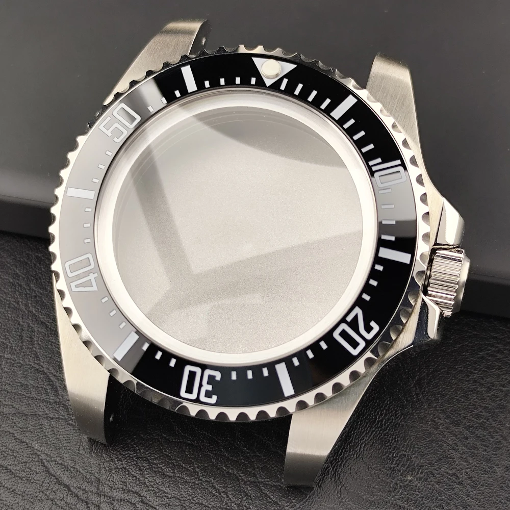Silvery Steel 43mm Men's Watch Case with Sapphire Glass Compatibility