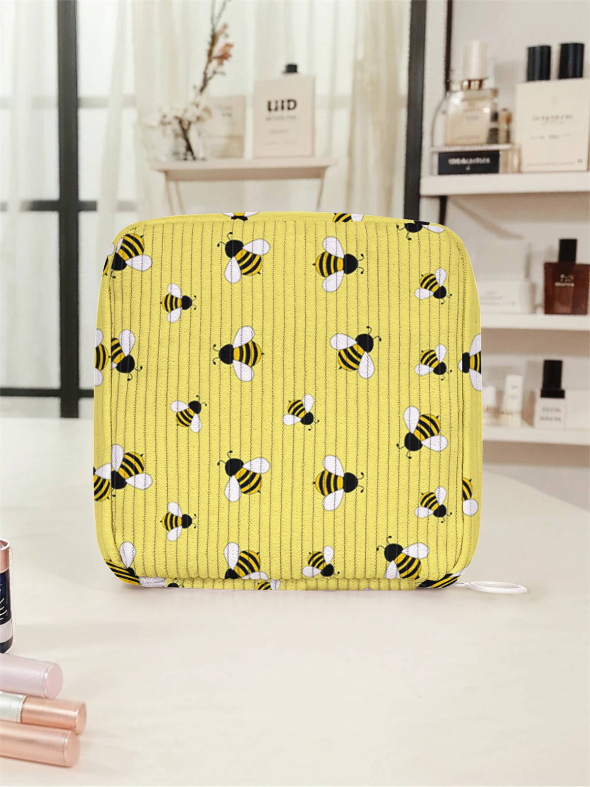Bee pattern printed sanitary napkin storage bag, women's lightweight tissue bag, sanitary tissue bag