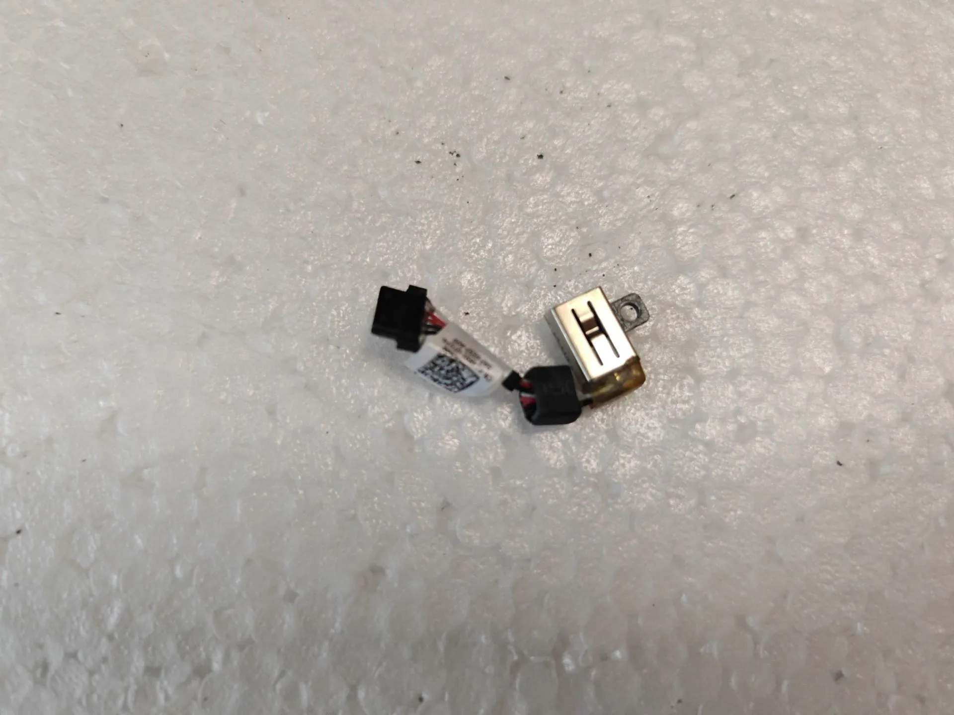 

Разъем питания постоянного тока для Dell Latitude 13 7350 DC30100ST00 A14891