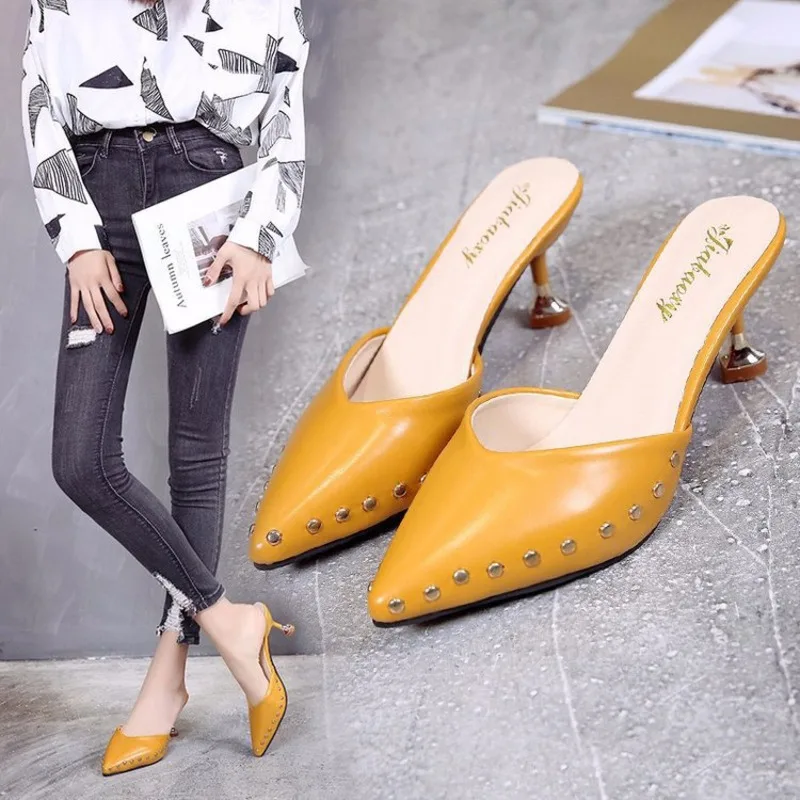 

Baotou slippers for external wear 2024 Spring/Summer New Versatile Rivet Pointed Fashion Middle Heel Muller Sandals