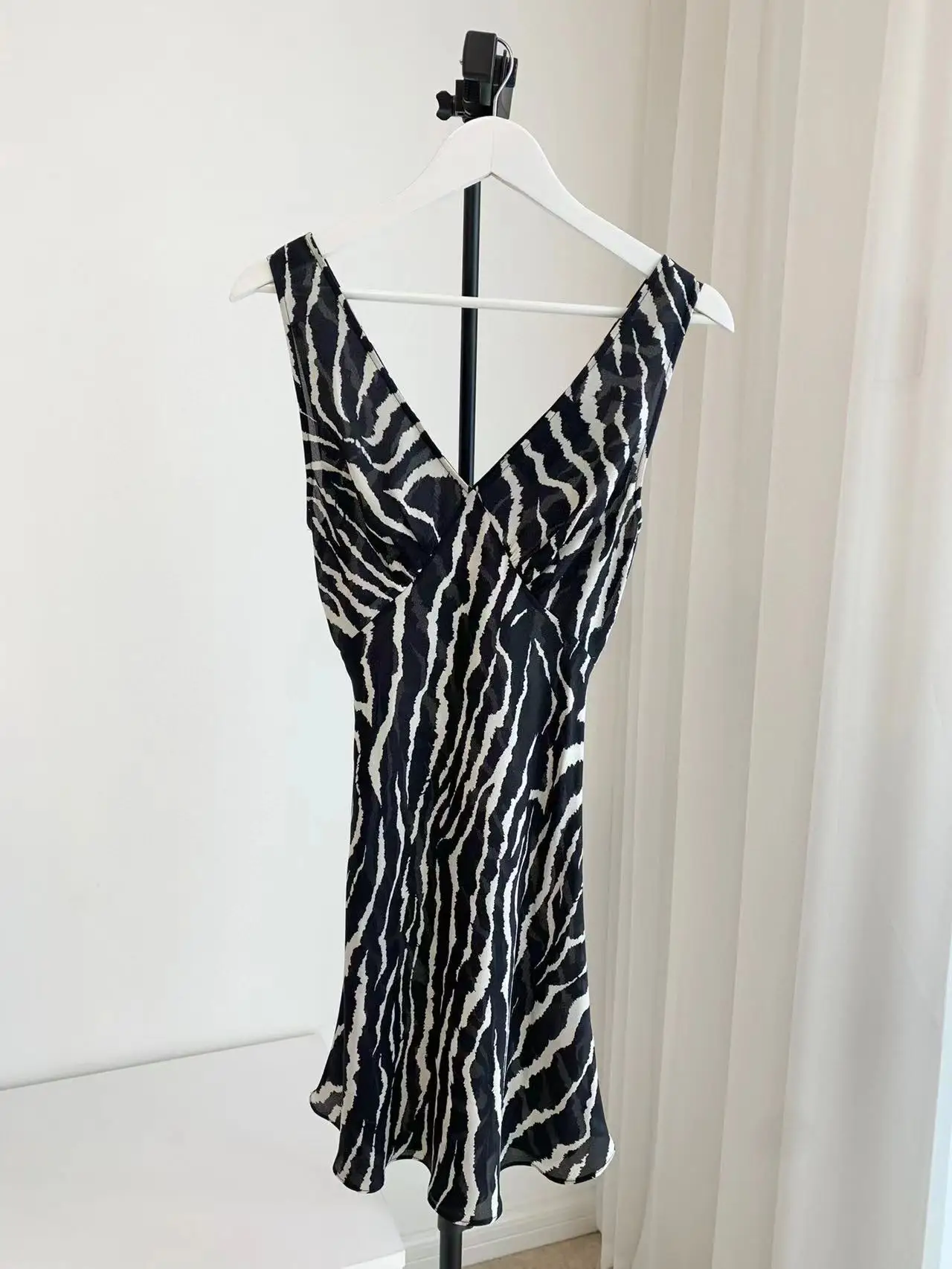 

Women's Mini Gown Zebra Stripe Print Sleeveless V-Neck Dress Sexy