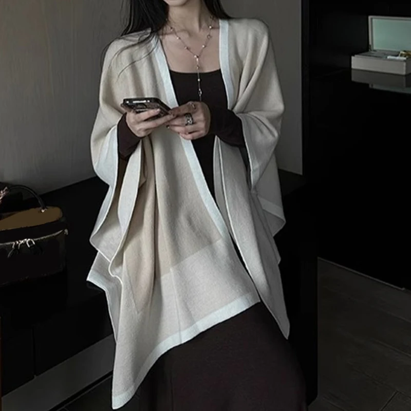 Fashion New Contrasting Color Women's Cardigan Sweater Loose Bat Sleeve Elegant Casual Women's Cape Cape Knitwear Jacket