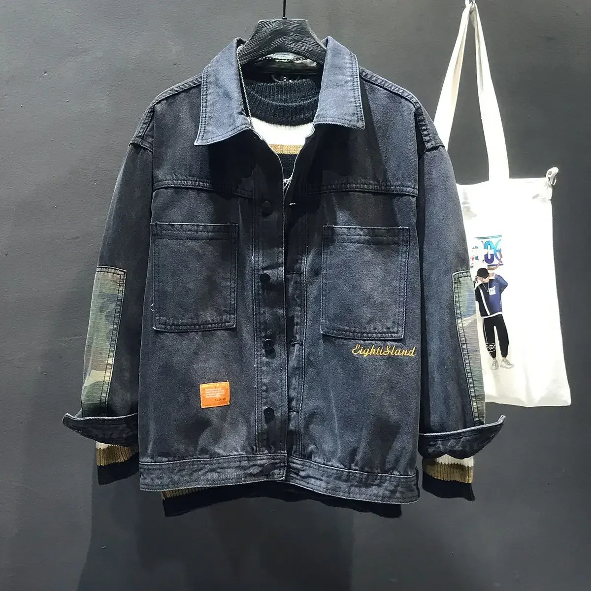 thumbnail image 1 of Chaqueta vaquera ligera de otoño para hombre, abrigos vaqueros para hombre, ropa de carga con empalme, ropa de Corea, precio económico, estilo en el tamaño grande original más bajo G, 1 of 4