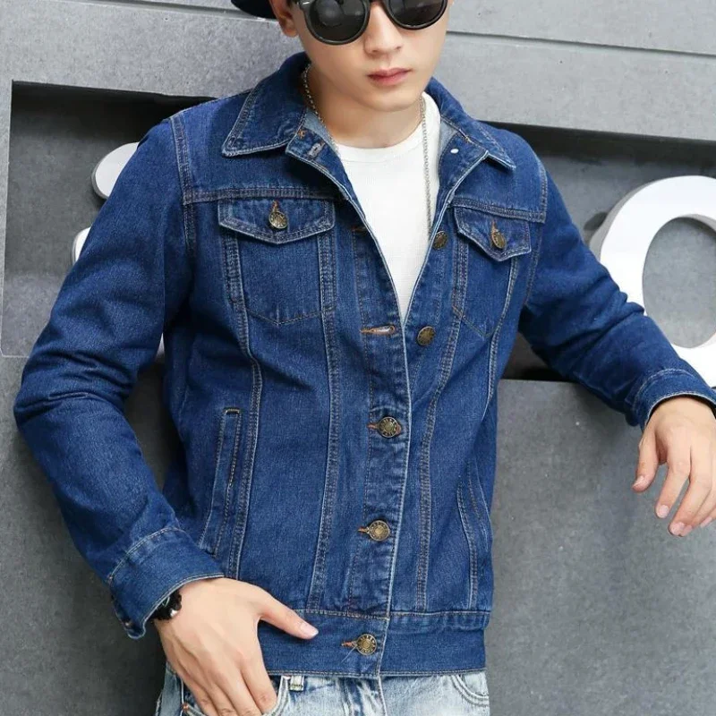 

Джинсовое пальто для мужчин, джинсовая куртка на пуговицах, Мужская зимняя верхняя одежда, Корейская Стильная верхняя одежда с эффектом потертости, низкая цена
