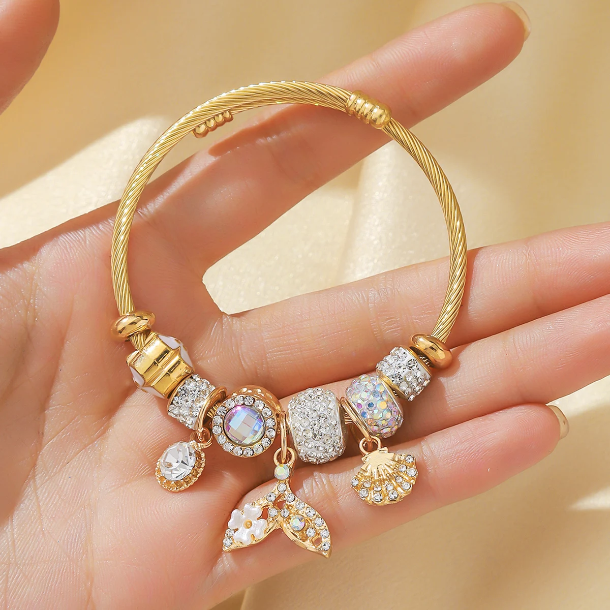 1 Damenmode-Meerjungfrau-Armband mit mehreren Elementen und Perlen, passendes Zubehör für den täglichen Gebrauch für Hochzeiten – Detail 1