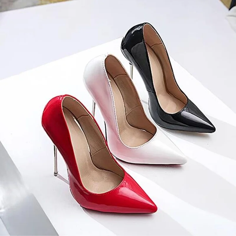Escarpins Delicious Rouge Vernis à Bout Pointu - Taille 6 US - Talons Hauts - Occasion Très Bon état