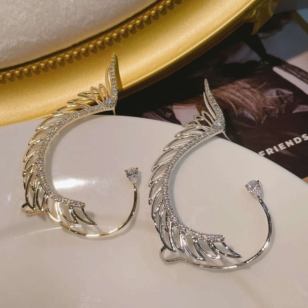 

Luxury Geometric Single Feather Wing Full Mirco Setting Cubic Zirconia For Women America Wedding Earring Fashion Jewelry E6558