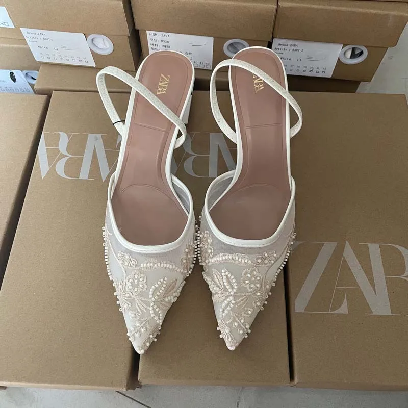 נעלי עקב גבוהות לנשים עם רקמה לבנה ופנינה, רשת חדשה לקיץ, סנדלי ראש עם קדמה מחודדת, סגנון אירופי, נעלי מרפק חדות