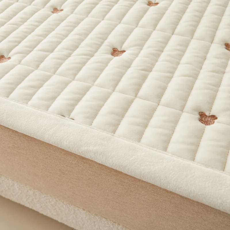 1PC Embroidery Mattress Pads For Winter Milk Velvet Mattress Cover Soft Blanket Pads Queen/King Size 매트리스 Full Set 침대매트