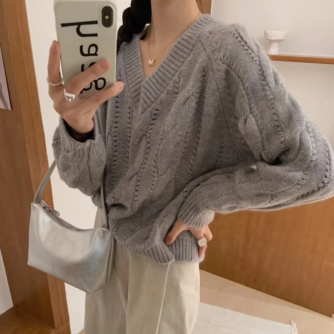

2023 Autumn/Winter Women's New Twisted Pullover Bottom Sweater,fashion Solid Slouchy V-Neck Fried Dough Twists Knit