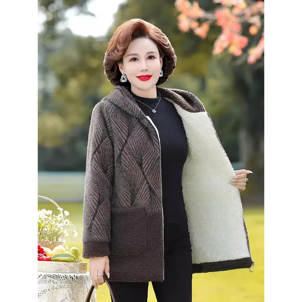 New Middle-aged Mother Winter Jacket Thicken Warm Hooded Lambs