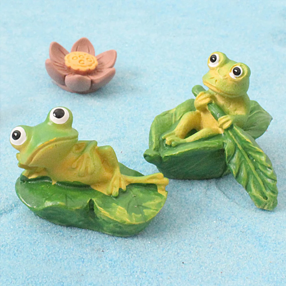 

2 Pcs Frog Ornaments Tiny Animal Figurines Home Decor Office Table House Leaves Resin Mini