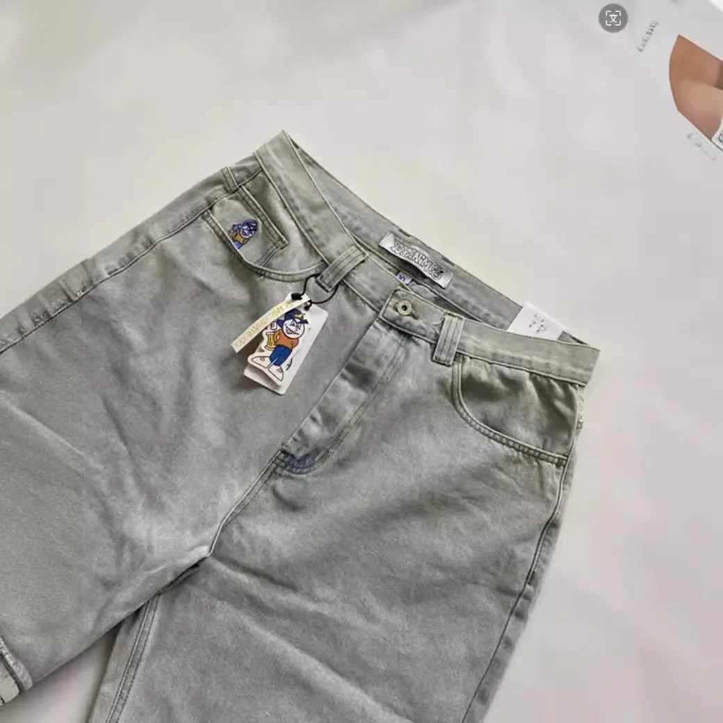 Рисунок 3 - Джинсы-скейтборд с вышивкой