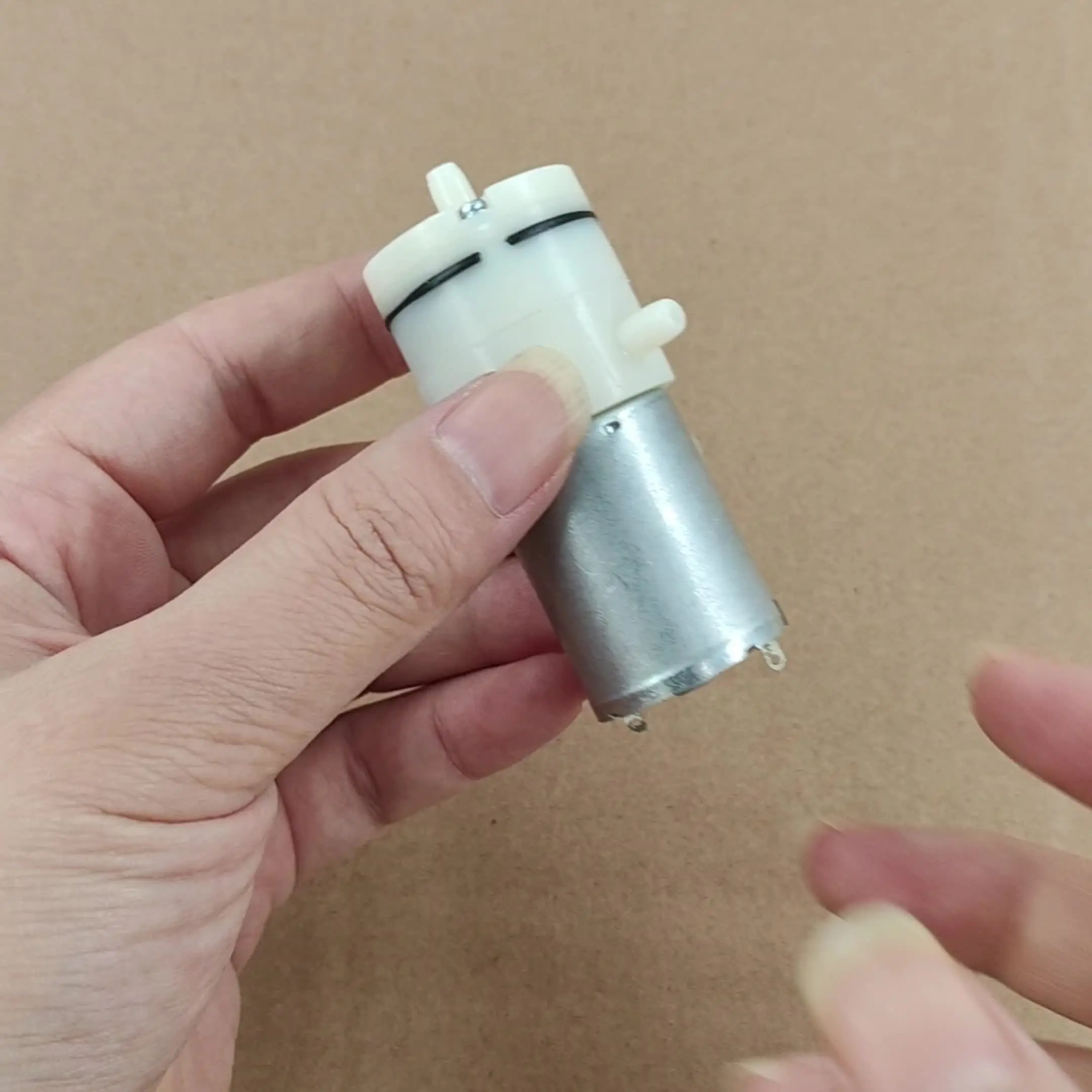 Mini Pompe à Air / Pompe Booster - Lot De 2 - Tension DC 4.5V à 6V - Pression Vide Max -350 MmHg Mini Pompe à Air / Pompe Booster - Lot De 2 - Tension DC 4.5V à 6V - Pression Vide Max -350 MmHg