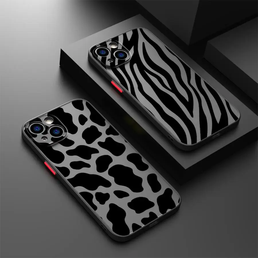 Sleek Leopard Print Phone Case - Stylish and Protective Cover