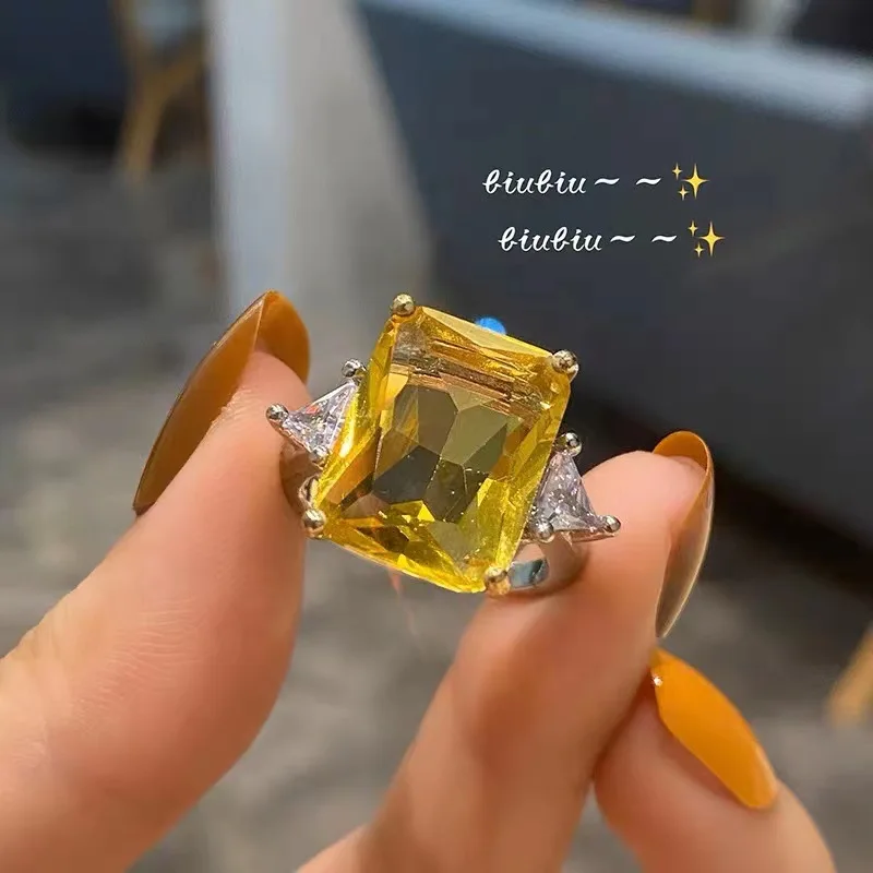 Vintage Cool Breeze Topaz Geometric Micro Intarsiato Anello Femminile Ins Temperamento Aperto