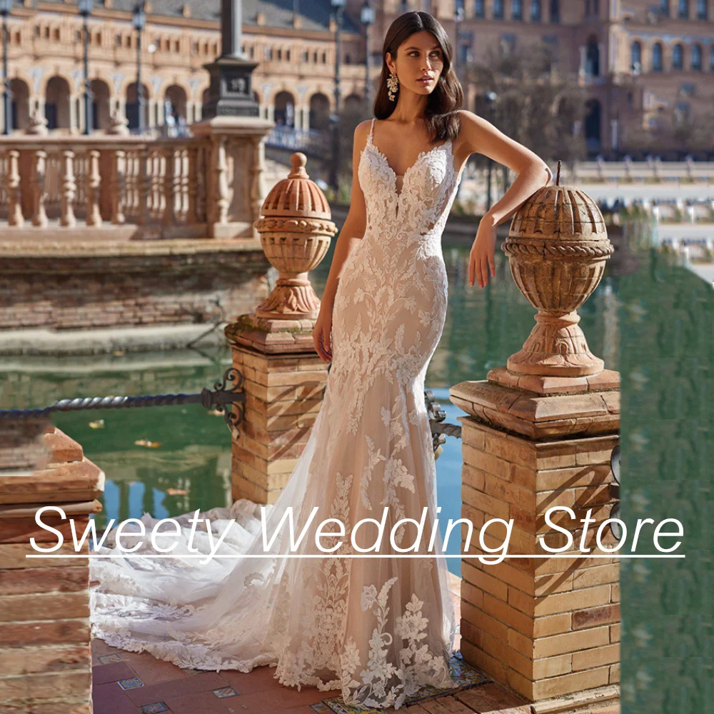 Sexy Champagne Wedding Dress Mermaid Bridal Gown Spaghetti Straps V Neck Lace Applique Backless Court Train Bride Dresses