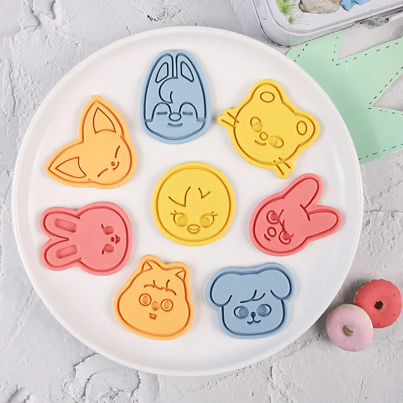 

Kpop Stray Kid Skzoo Cookie Cutter Kawaii Biscuit Mould Cartoon Cookie Cutter 3D Pressable Stamp Kitchen Accessories Baking Tool