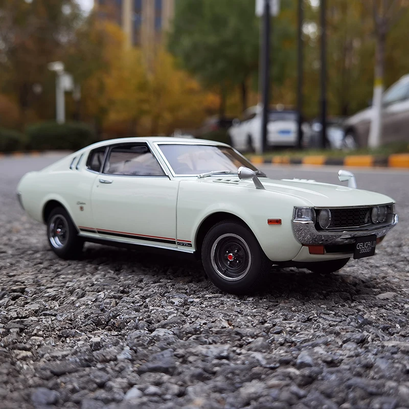 AUTOART 1:18 Toyota Celica LIFTBACK 2000GT (RA25) Car model Sports