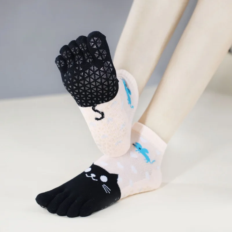 Full Toe Yoga Socks Women Cotton Cat Cartoon Silicone Non-slip 1/4 Crew Five Toes Pilates Socks 6 Sb20fb31c5e6f4027be1e0d53c3210a8eV
