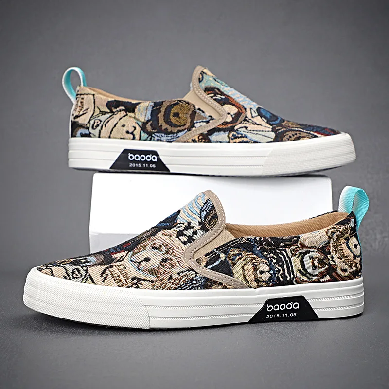 Men's Canvas Shoes Fashion Bear Printing Breathable Board Shoes Korean Version Soft Sole Lightweight Slip on Flat Casual Shoes 3