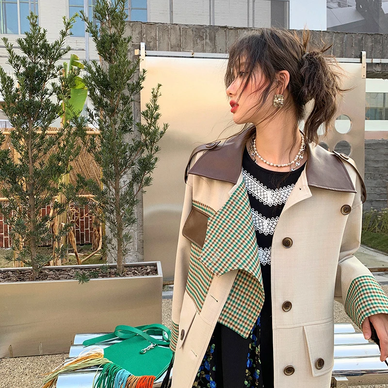 Рисунок 6 - Женская однобортная ветровка