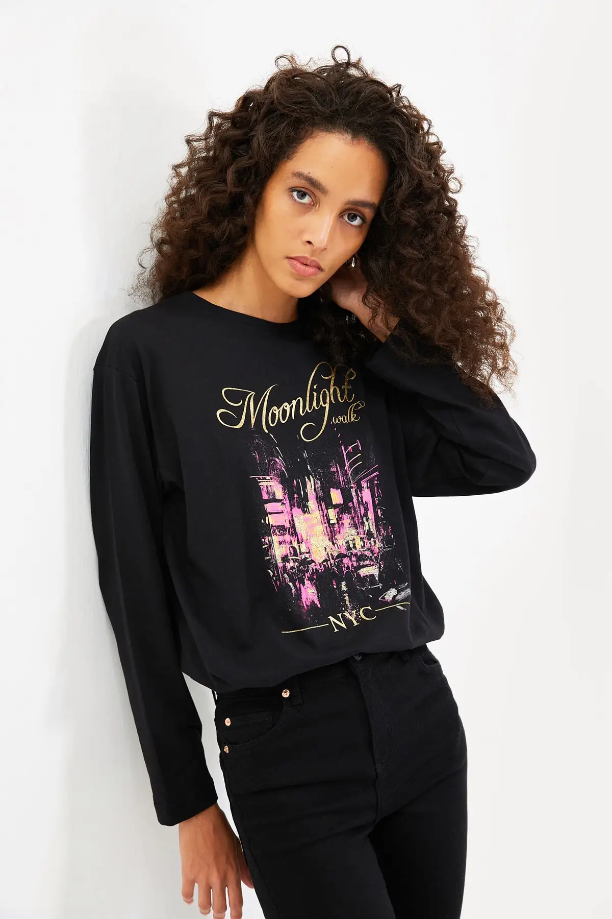 Базовая Трикотажная футболка с принтом трендовые TWOAW22TS0101 | Женская одежда