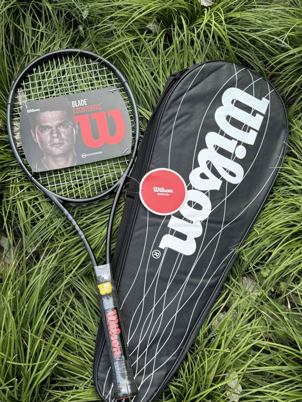 Wilson Blade 98 18x20 V6 All carbon Countervail Tennis Racquet suit both intermediate and professional players