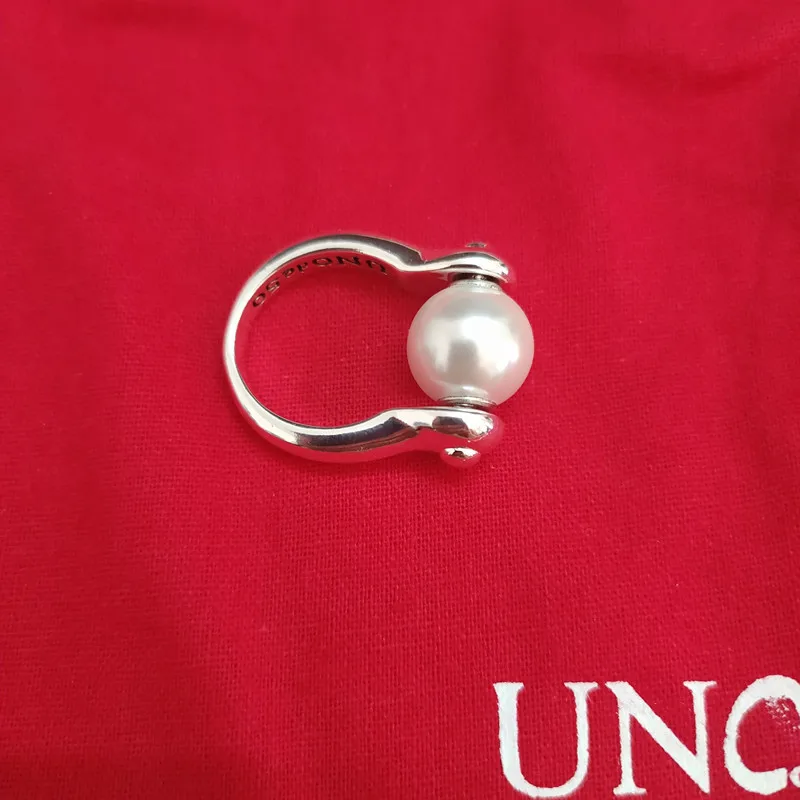 

Fashion Big Imitation Pearls Gold Color Metal Hollow Exaggeration Design Finger Advanced sense Rings for Women Girls Party Gifts