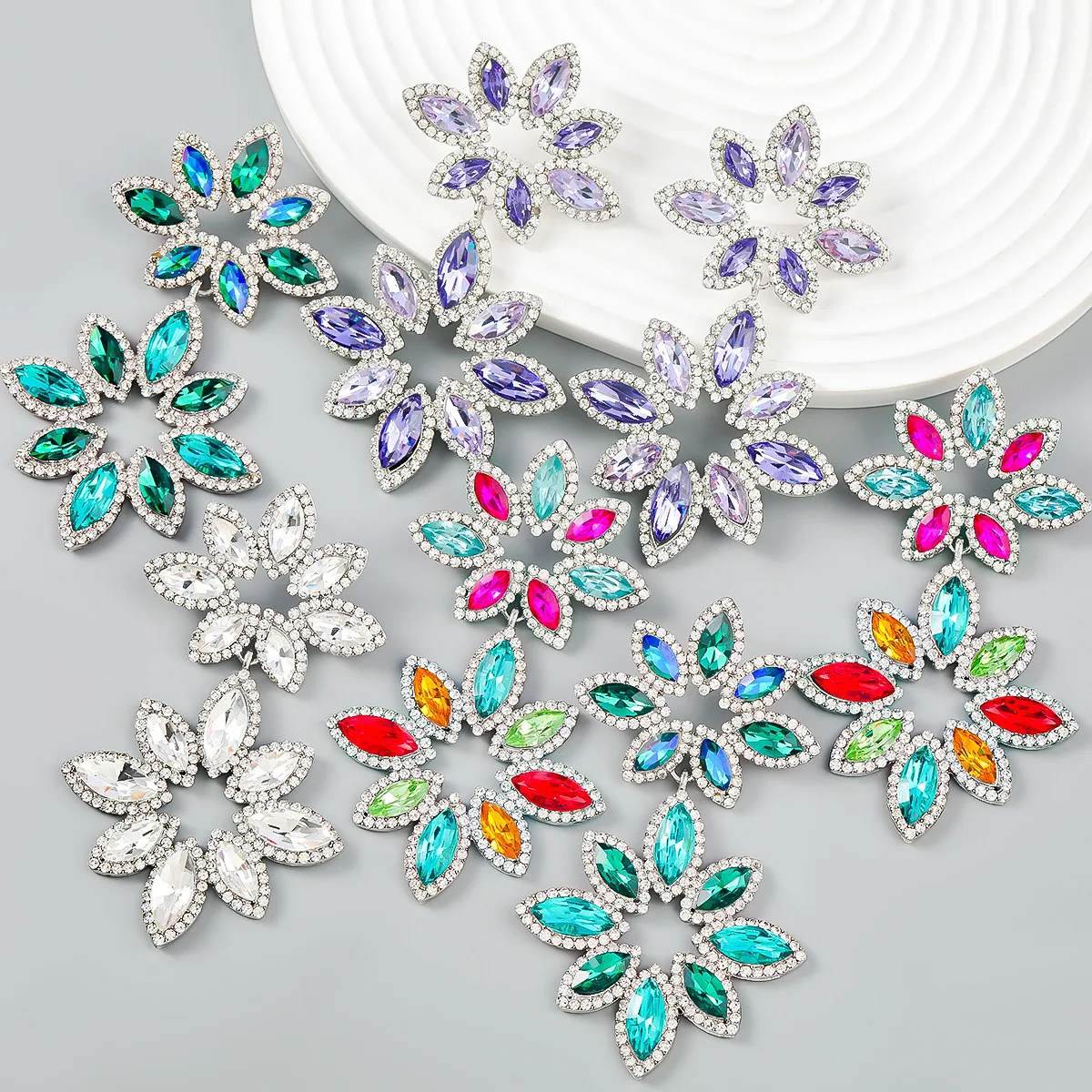 

Metal Willow Leaf Rhinestone Flower Earrings Women's Exaggerate Shiny Dangle Earrings Wedding Party Jewelry Accessories