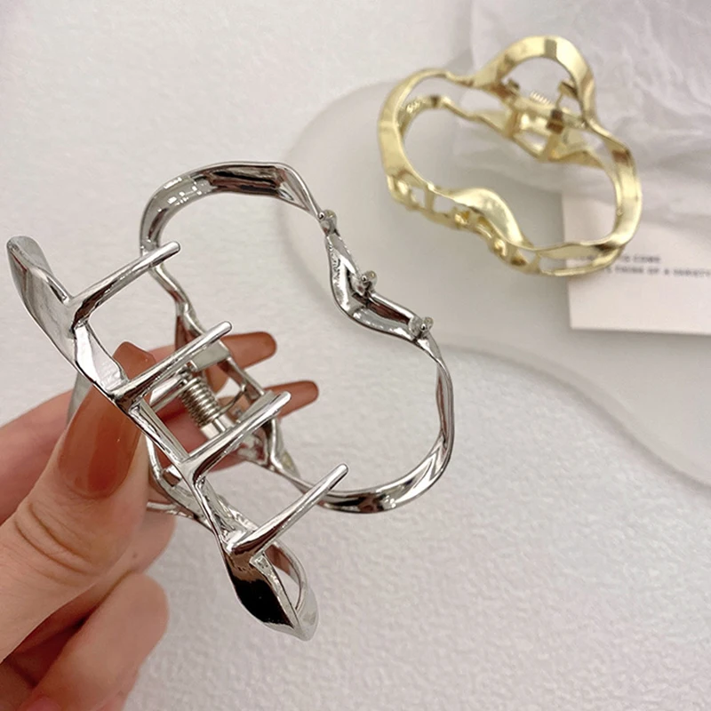 Ruoshui Woman Irregular Geometry Metal Hair Claw Crab Barrettes Hairgrip Simple Sense of Luxury Hair Clips Girls Hairpins
