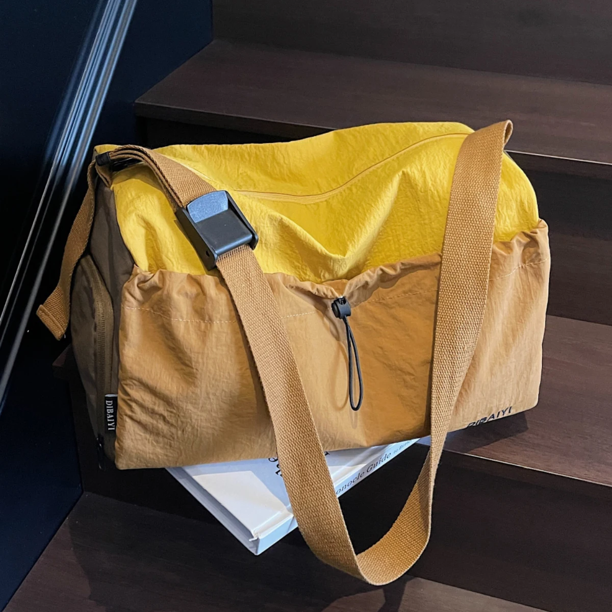 Sports Fitness Bag for Women, Wet and Dry Separation, Yoga Satchel Crossbody Bag, Large-Capacity Travel Bag, Satchel Cosmetics Bag for Business Trip, Fashionable Shopping Bag, Shopping and Work Clothing