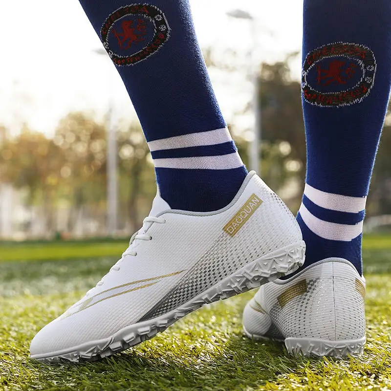 Turf Shoes Men Hard Court Youth Soccer Cleats Ultralight Women Football Boots Anti Skid Big Size TF Chuteira football shoes