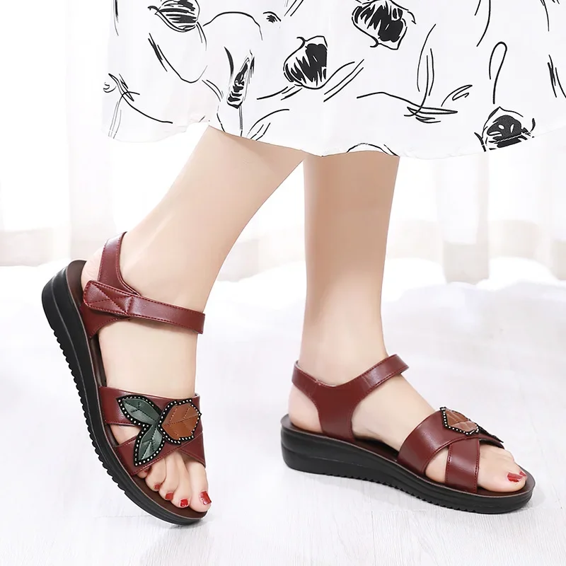 Fashion high quality leather mother sandals woman summer flat