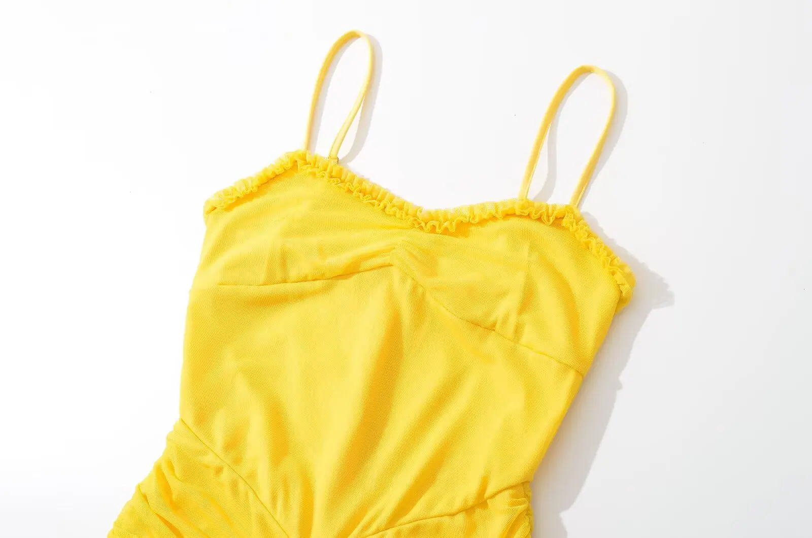 2025 Sexy Holzohren V-Ausschnitt Mesh Sling Kleid Frauen geraffte schlanke Taille Paket Hüften Rüschen unregelmäßige Schwalbenschwanz Kleider Party Robe – Detail 18