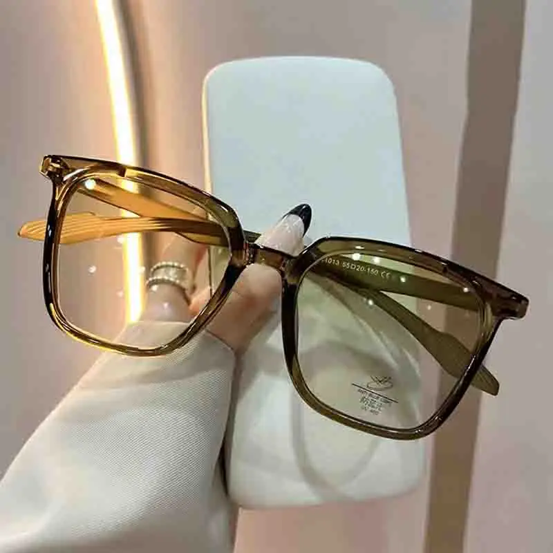 

Fashion Women's Large Frame Square Sunglasses Women Outdoor Travel Sun Glasses Brand Designer Trends Eyewear UV400 Oculos De Sol